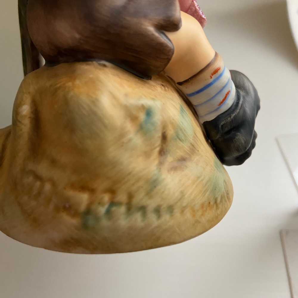 Goebel Hummel Figurine with Signature purchased in Germany 🇩🇪 1982 collections - Picture 5 of 5